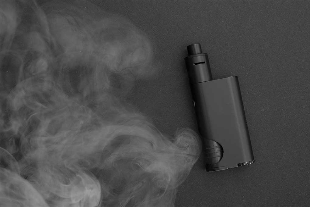 How Much Time Does Vape Smoke Hang Around? - Kloudz Smoke Shop
